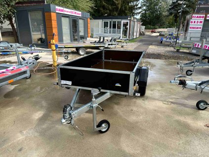 ALFA 12515MN.75TF tandemtengelyes/kéttengelyes, 2,44 x 1,44m méretű, 750kg,  fékezetlen mellsőkerekes fix playwood oldalfalas nyitott utánfutó