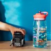 quokka kids glow plastova flasa so slamkou cars 580ml 40285