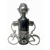 Kovový stojan na víno, motiv stojící cyklista