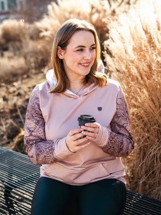 Tip na outfit! Hnědá mikina Leonis a k tomu černé legíny basic od Utopy 🔥 Vyrobeno v Česku s ohledem na životní prostředí...