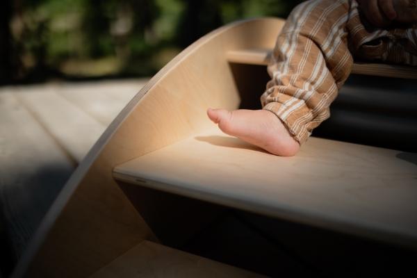 Jak se dítě učí zdolávat schody