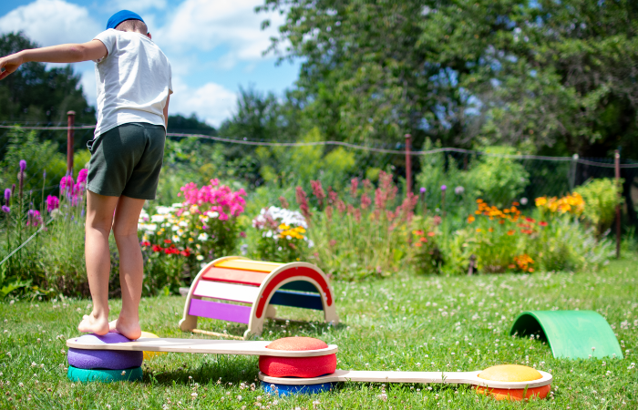 UTUGOU: Balanční lávky pro kameny Stapelstein