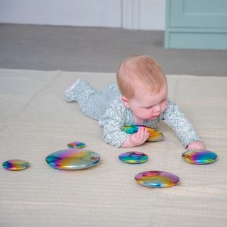 Batolata potřebují lézt, válet se, mačkat, házet, točit a zkoušet, co jejich tělo (a nervy rodičů) ještě zvládne. Není to...