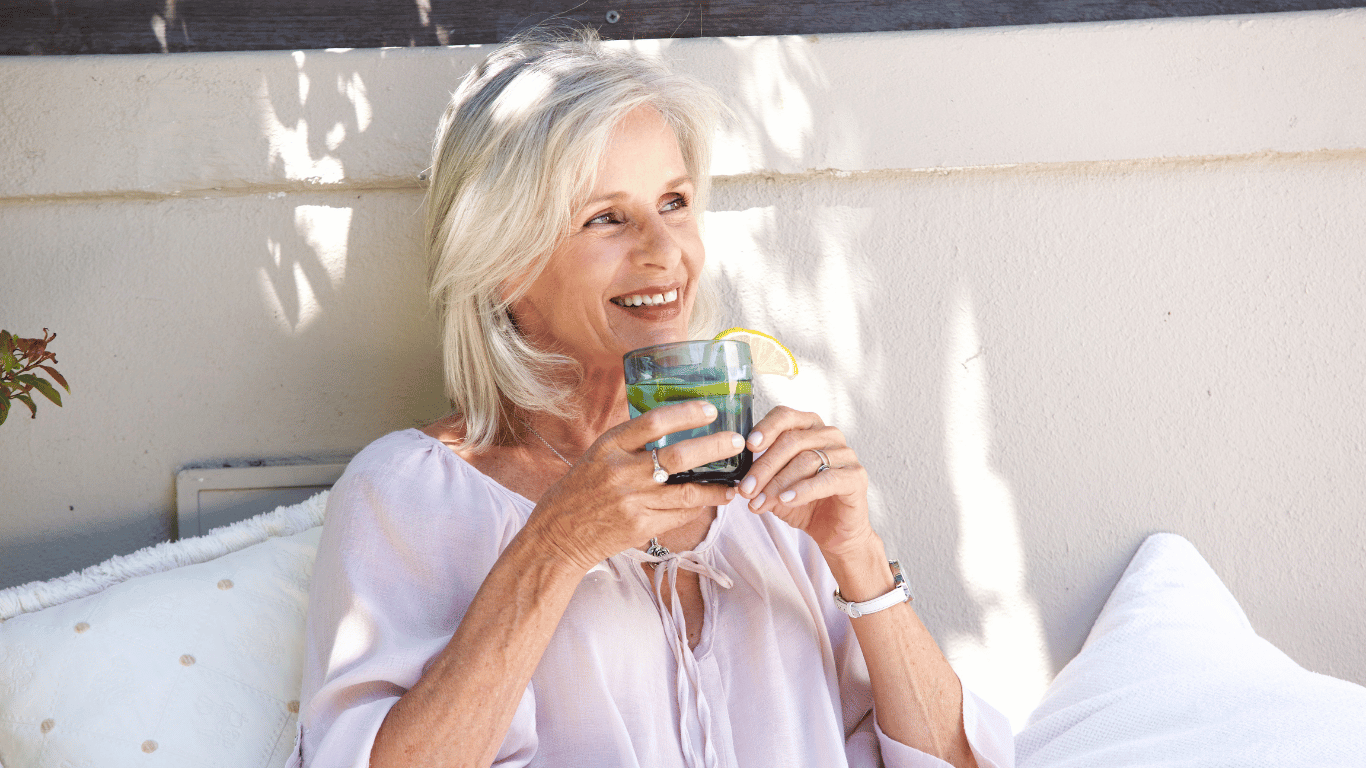 Nejlepší vitamíny pro ženy po 50: Co tělo po menopauze skutečně potřebuje?