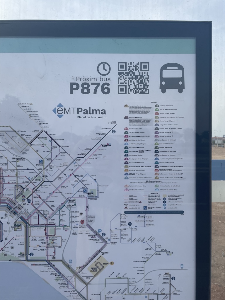 Ukázka jízdní řádu EMT s QR kódem