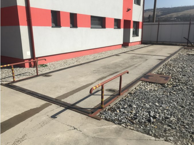 Zapustená železobetónová váha