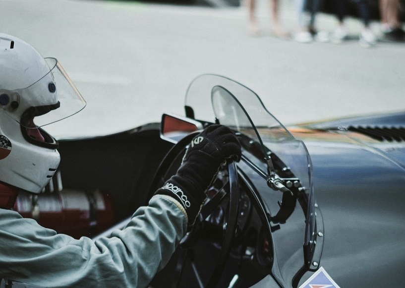 Závodní oblečení