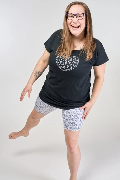 bílé folklorní kraťasy