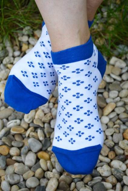 Kotníkové ponožky folklor s tečkama