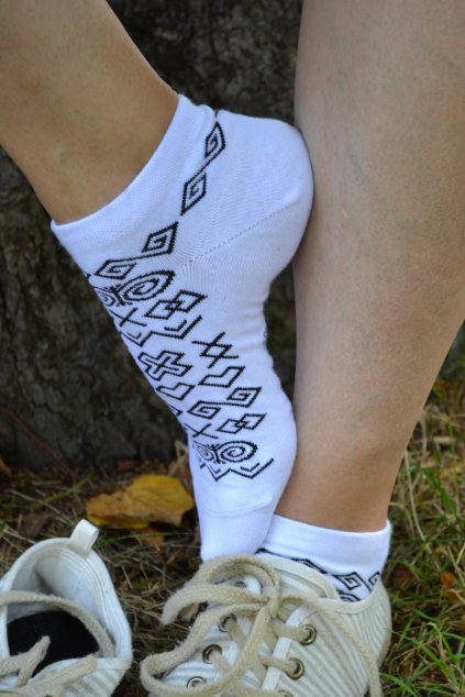 Bílý čičmanský vzor ponožky folklor