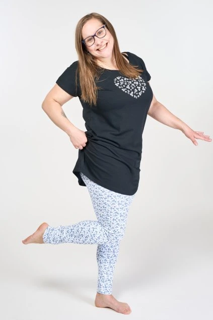 folklorní legíny s modrotiskovým vzorem