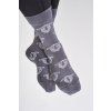 šedé ponožky s ovcemi