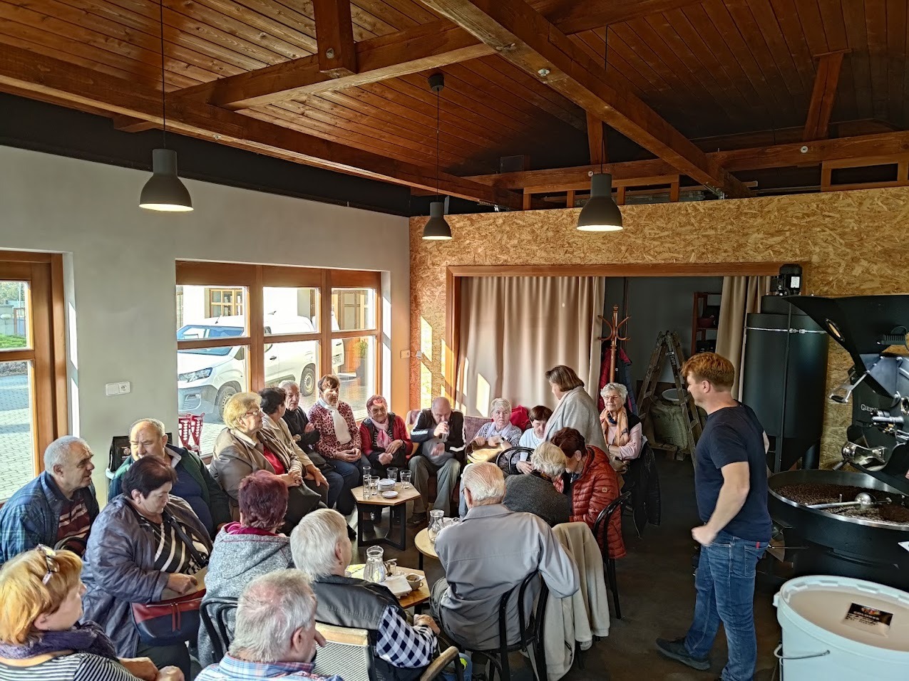 Vánoční předváděčky pražení v plném proudu