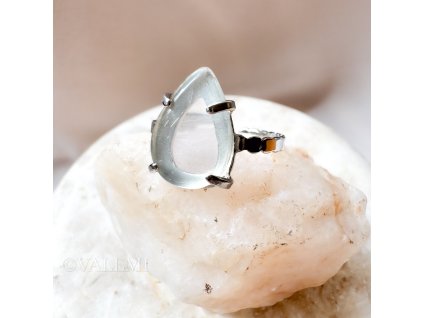 Prsten kapka s křišťálem postříbřený