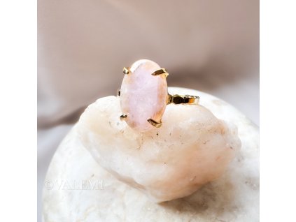 Prsten ovál s růženínem