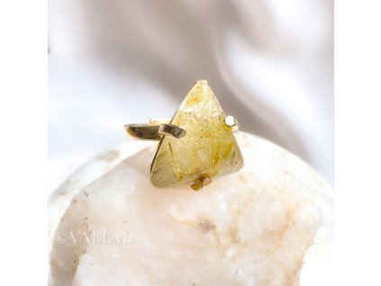 Prsten rutilovým křišťálem