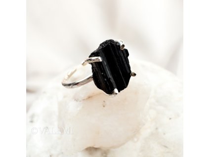 Prsten s černým onyxem stříbrný typ 2