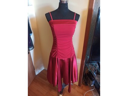 Šaty červené polodlouhé