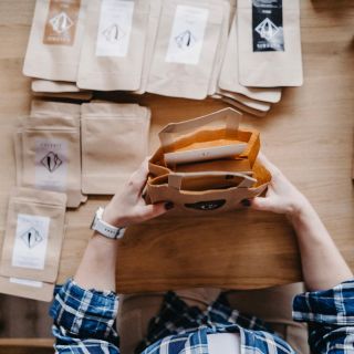 Kávičku či pralinky, vše balíme s láskou.