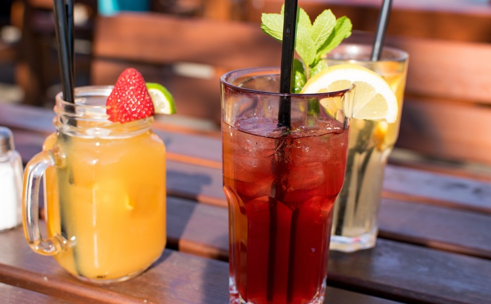 Tipy na osvěžující letní drinky bez přidaného cukru