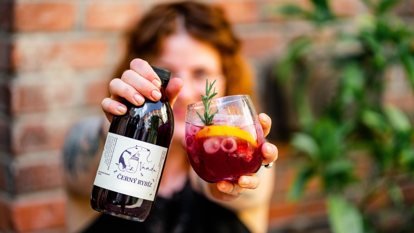 Sirupová sezóna začíná! Máme pro vás máme naše oblíbené recepty na drinky.