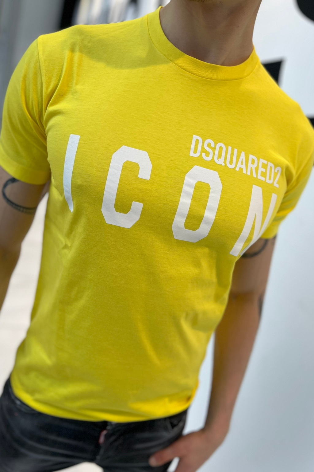Pánské tričko Dsquared2 S79GC0003 žluté - Vanesa Fashion