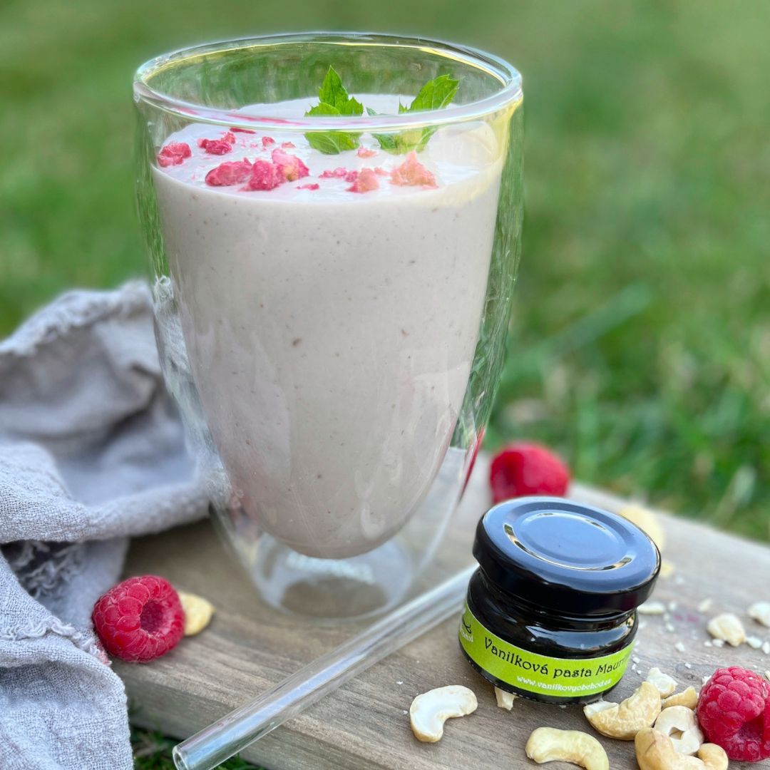 Domácí kešu mléko k snídani