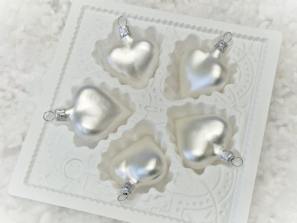 Vánoční ozdoba srdíčko stříbrná matná