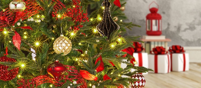 Jak ozdobit vánoční stromek - průvodce a inspirace pro rok 2025