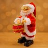 Vánoční dekorace – Santa Claus zpívající a hrající na buben