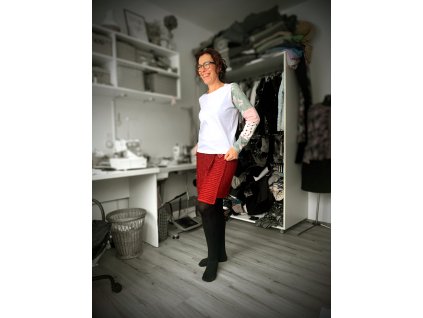 Bílé triko s barevnými rukávy