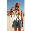vika Rave energy pouch on the beach