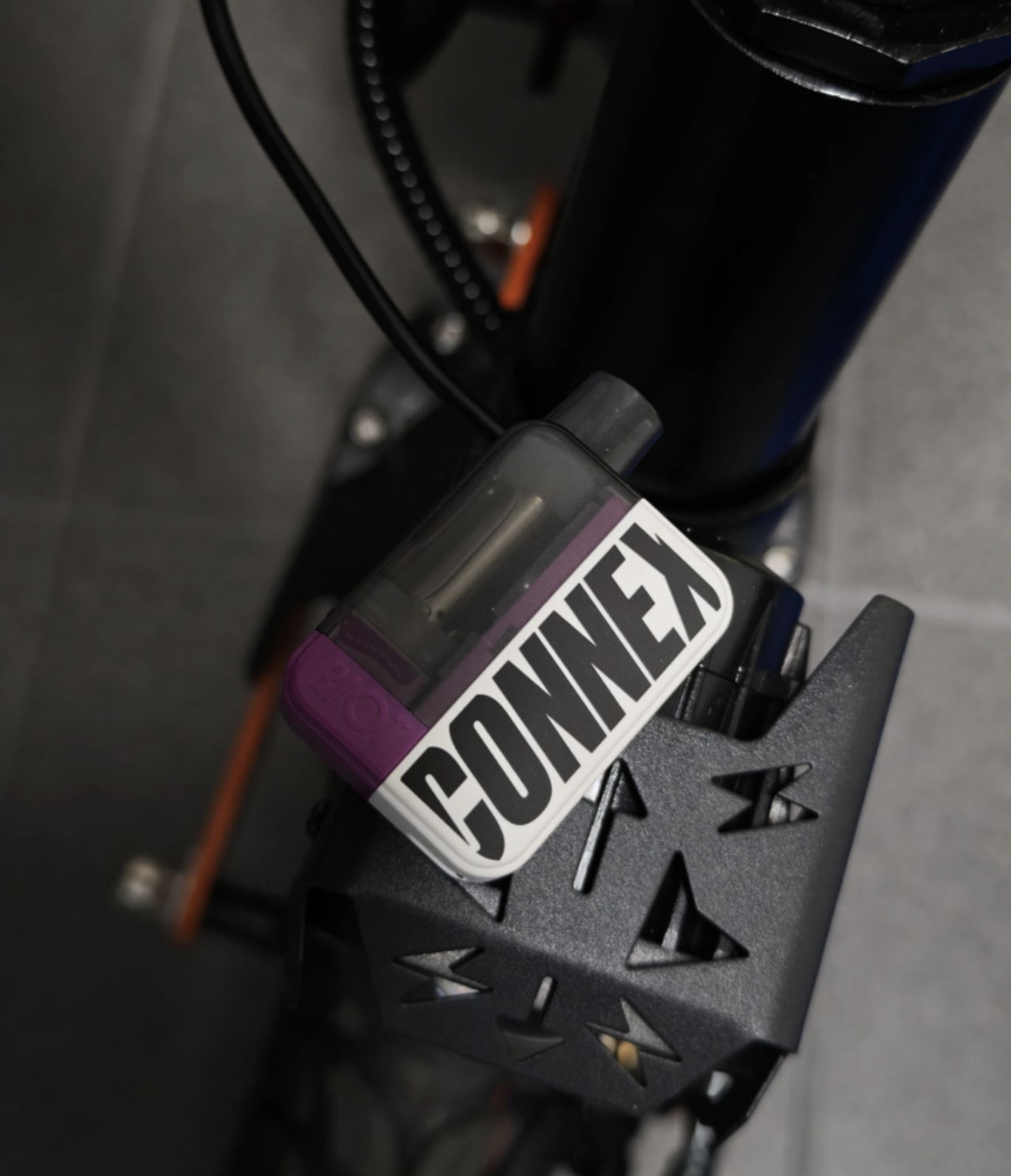 RIOT Connex 1000 baterie (550mAh) Barva: Černá Klasický tabák (obrázek 4)