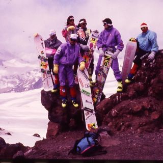 😍Partička pod Elbrusem💨 . . #snowboarding #elbrus #retro #winter #sport #joy #fun