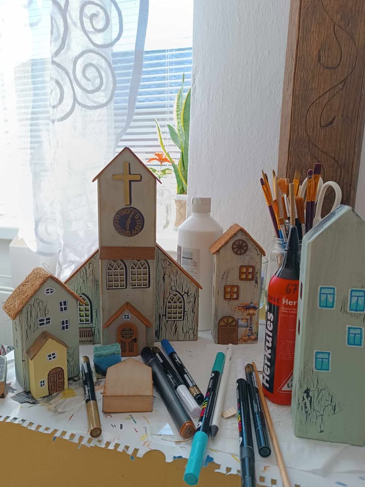 Jak si ozdobit dřevěné domky a doplňky