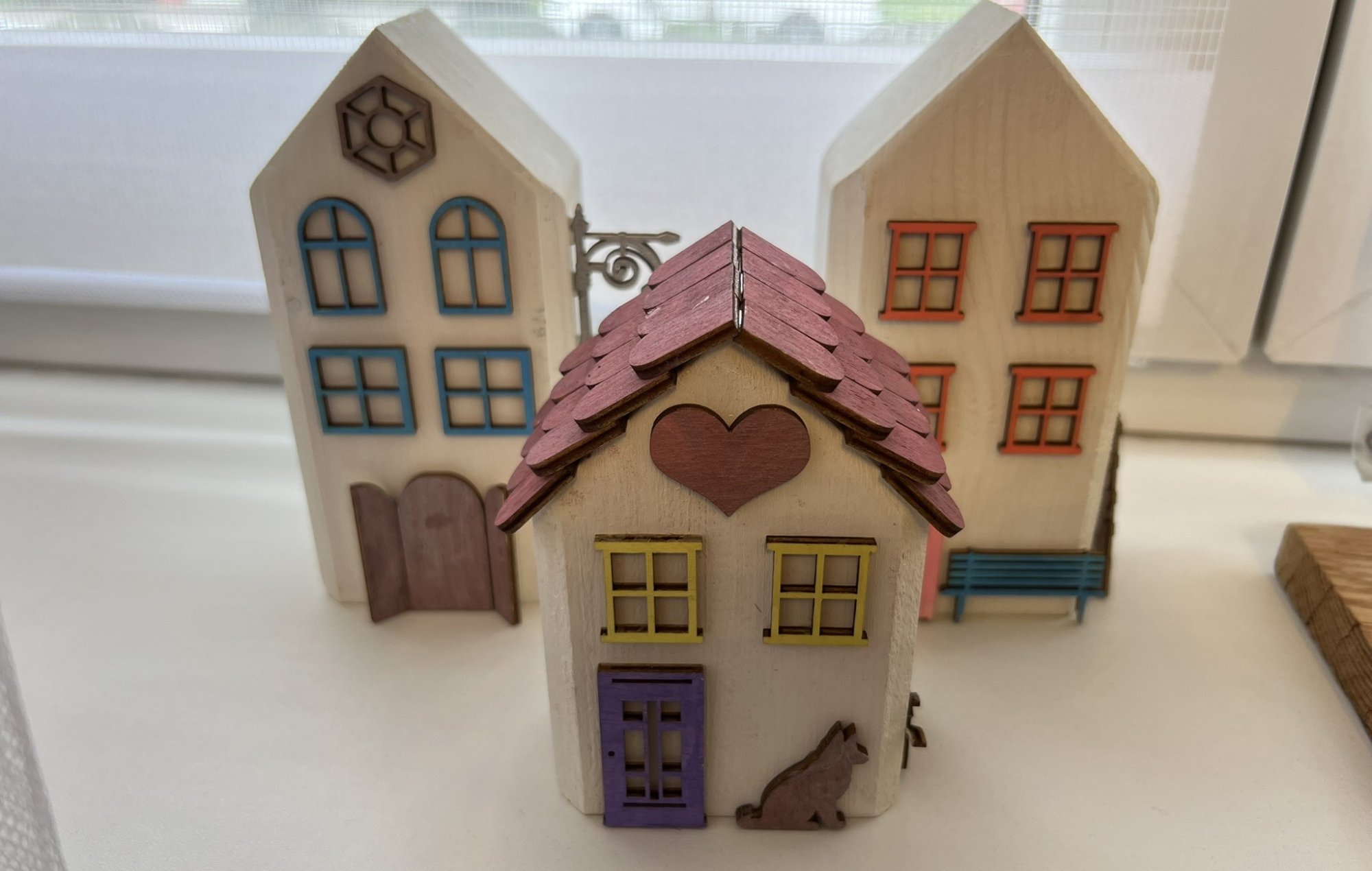 Dřevěné domečky k dekoraci: kde koupit materiál a co všechno potřebujete k tvoření