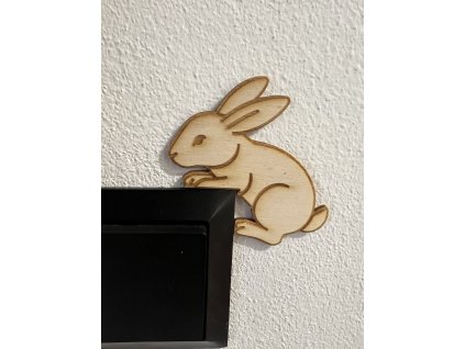 Dřevěná dekorace na roh vypínače – zajíc