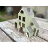 originální dřevěný domeček – ručně malovaný, 18,5 × 8 × 17 cm – dřevěná dekorace