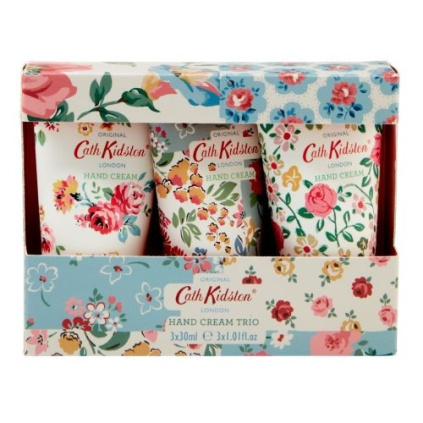 11601 heathcote ivory sada kremu na ruce a nehty cottage patchwork