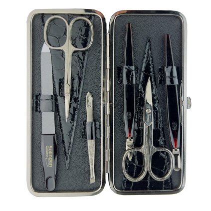 744 87 cerna manikura a