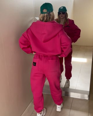 💣 Dokonalá novinka - teplákovka FUCHSIA 👊 šleha s ktorou budeš rozhodne neprehliadnuteľná . Nové BAGGY tepláky v širokom...