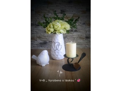 kovový svícen, černá barva, ruční práce