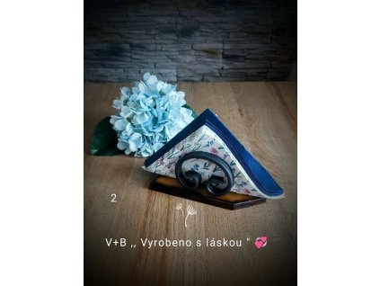 Stojan na jídelní ubrousky, kov, černá barva, dřevo, ruční práce, vyrobeno s láskou