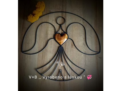 Andělka láska a naděje, kovová dekorace, na zeď, poctivé řemeslo, černá barva, dřevo, srdce