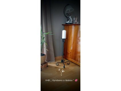 Kovový svícen vysoký, černá barva, vyrobeno s láskou, ruční práce, kov, designový svícen, svícen na chalupu, do bytu