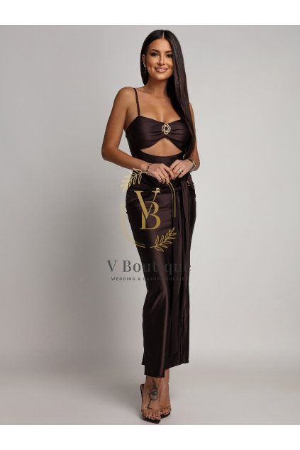 Hnedé šaty s moderným dizajnom a ženským charakterom (4)