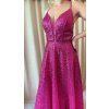 Dlhé trblietavé spoločenské šaty vo fuksiovej farbe