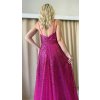 Dlhé trblietavé spoločenské šaty vo fuksiovej farbe