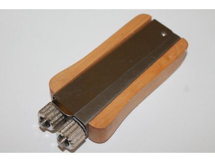 Zvlňovač/ napinak drôtu drevená rúčka