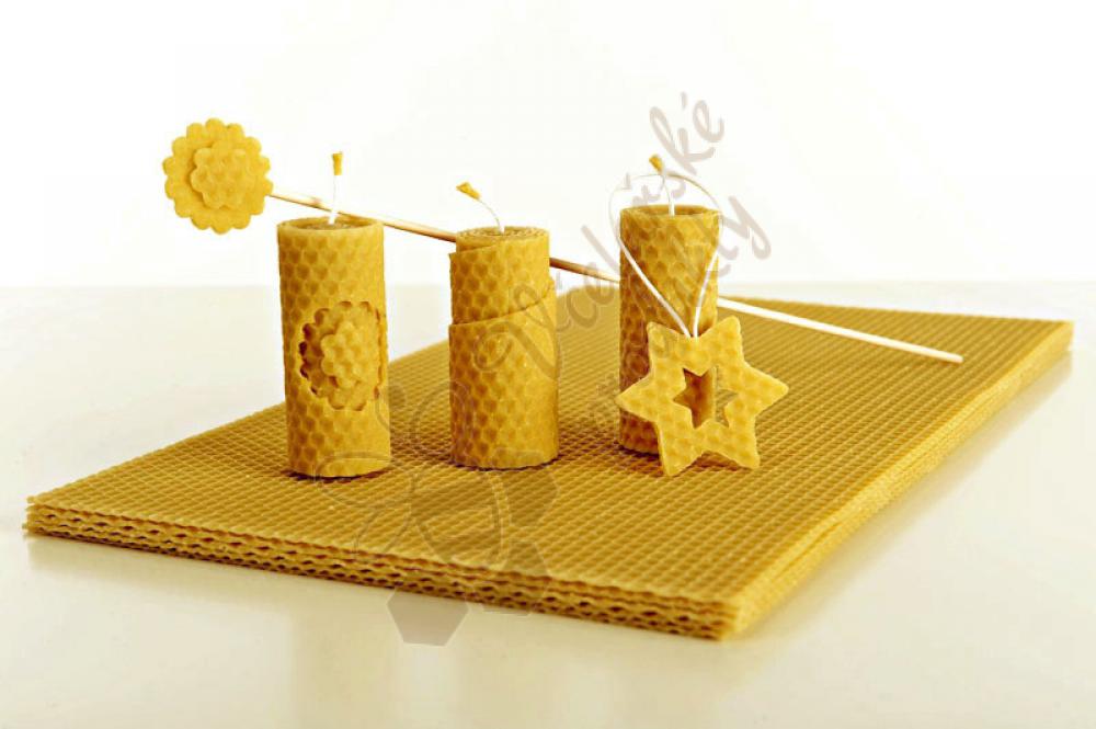 Návod na výrobu stáčené svíčky z plátů včelího vosku